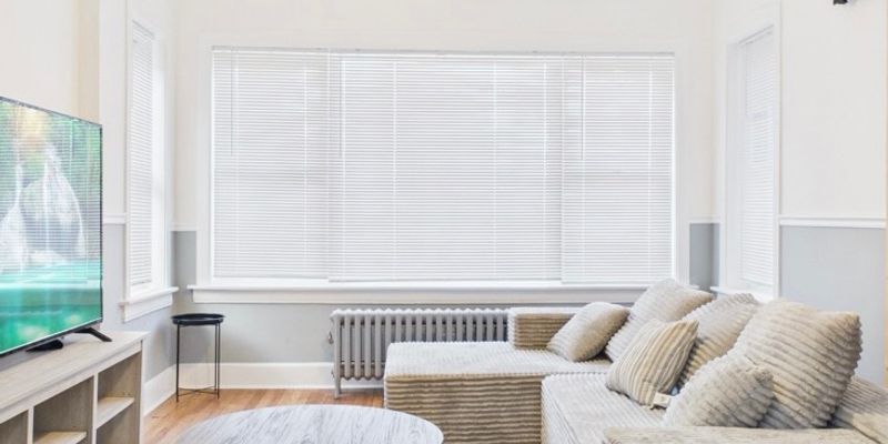 Chicago Apartment: 7631 S Cornell Ave