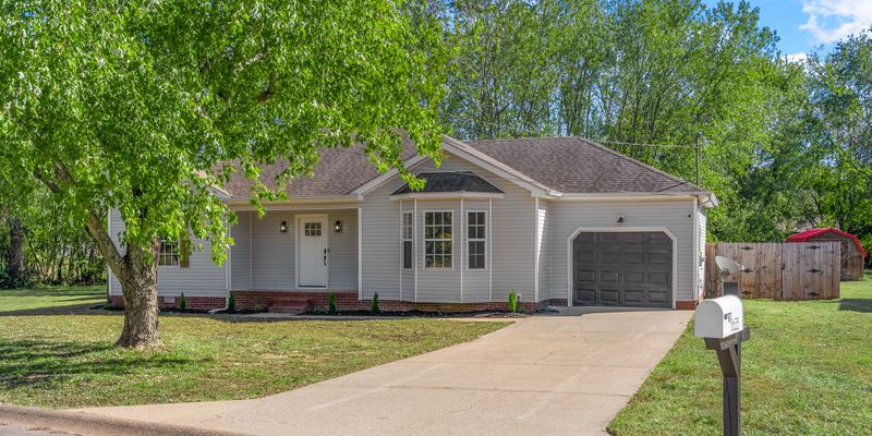 Oak Grove House: 8635 Kingman Ct