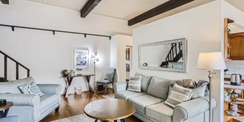 07 Living Room.jpg