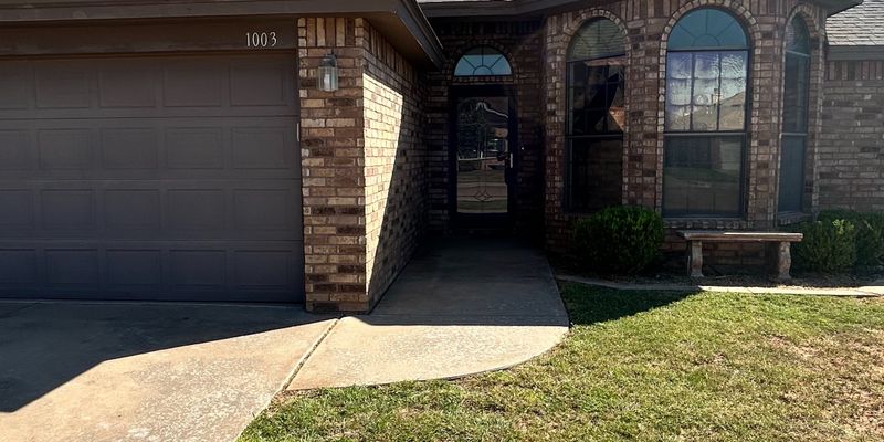 Lubbock House: 1003 Oshkosh Ave