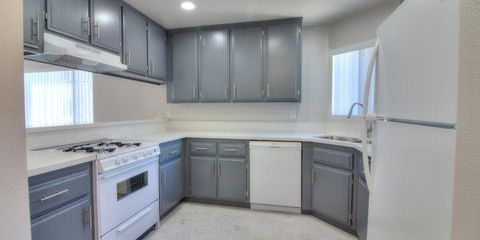 9_1365 Newport Ave., Unit 204.jpg