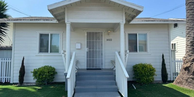 Inglewood House: 1016 East La Palma Drive