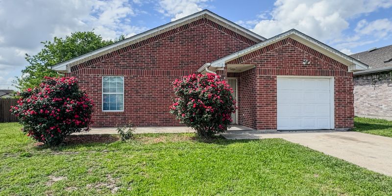 Greenville House: 1712 Manor Garden Curve