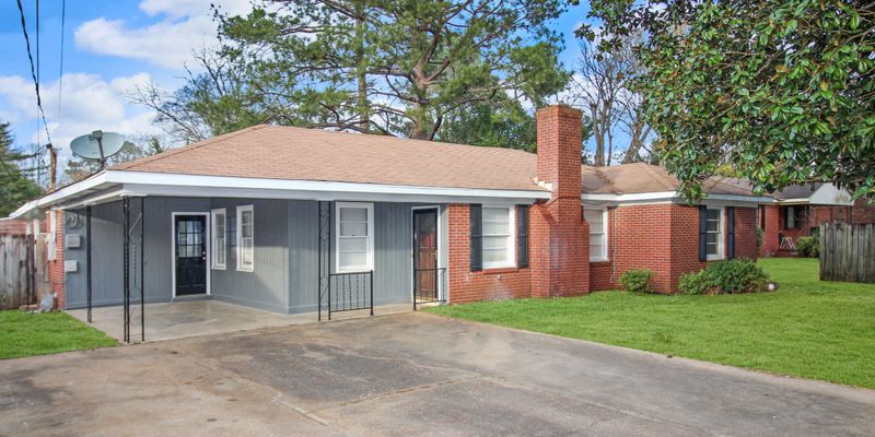 Montgomery House: 3739 Honeysuckle Ct