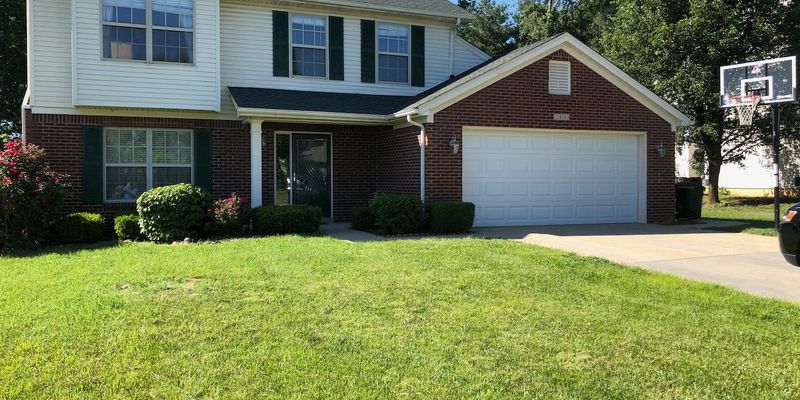 Prospect House: 5814 Waveland Cir