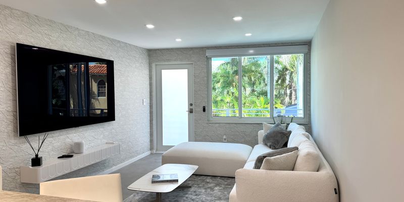 Miami Beach House: 405 N Hibiscus Dr