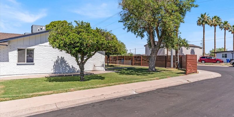 Phoenix Apartment: 1017- 1031  East Fairmount Avenue