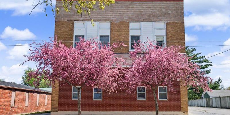 Solon Apartment: 230 S Dubuque St