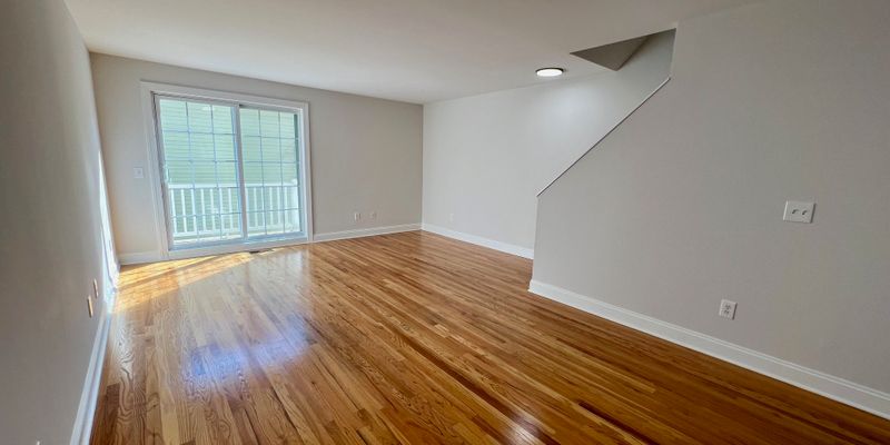 Stamford Townhome: 185 Henry St