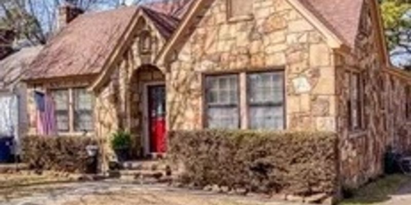 Fort Smith House: 2031 S N St