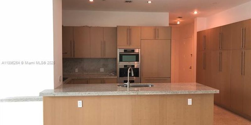 Miami Condo: 900 Brickell Key Blvd