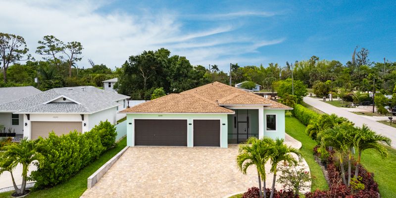 Bonita Springs House: 10295 Carolina Street