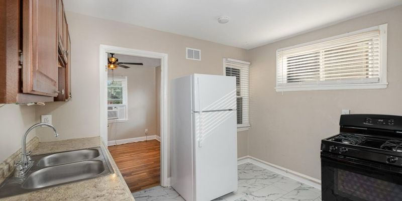 Ludlow Apartment: 117.5 Adela Ave